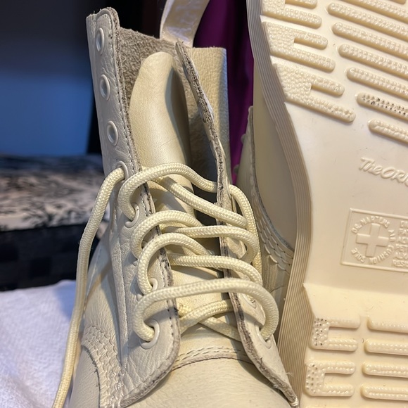 Never Worn Cream Colored Doc Martins size 6 - Picture 3 of 10